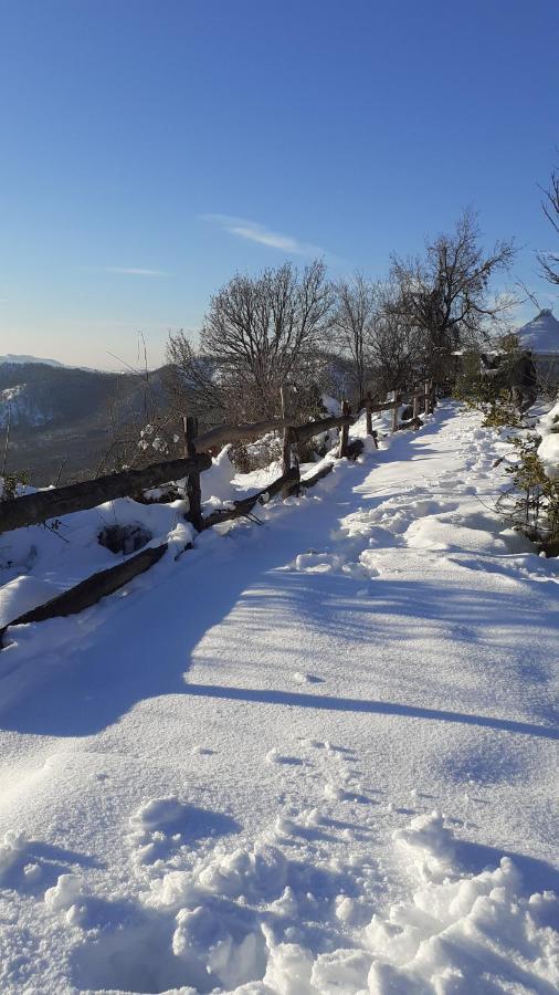 Oasi Di Mastarone - Il Vino E Le Rose Vila Momperone Exterior foto