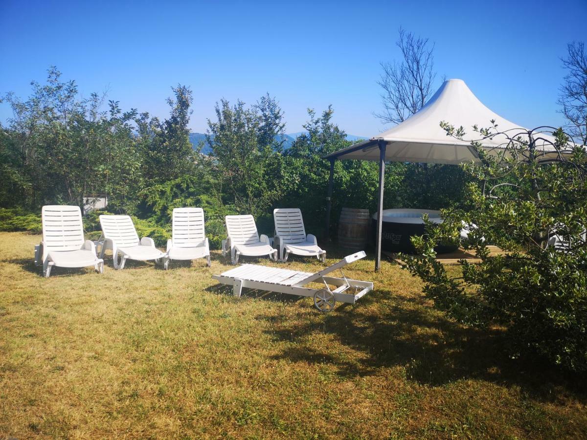 Oasi Di Mastarone - Il Vino E Le Rose Vila Momperone Exterior foto